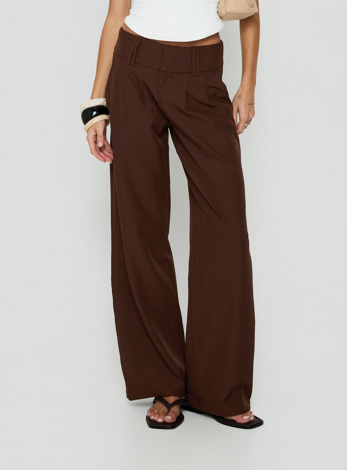 #NOVERA - Pantalón Elvira Chocolate de Tiro Bajo -