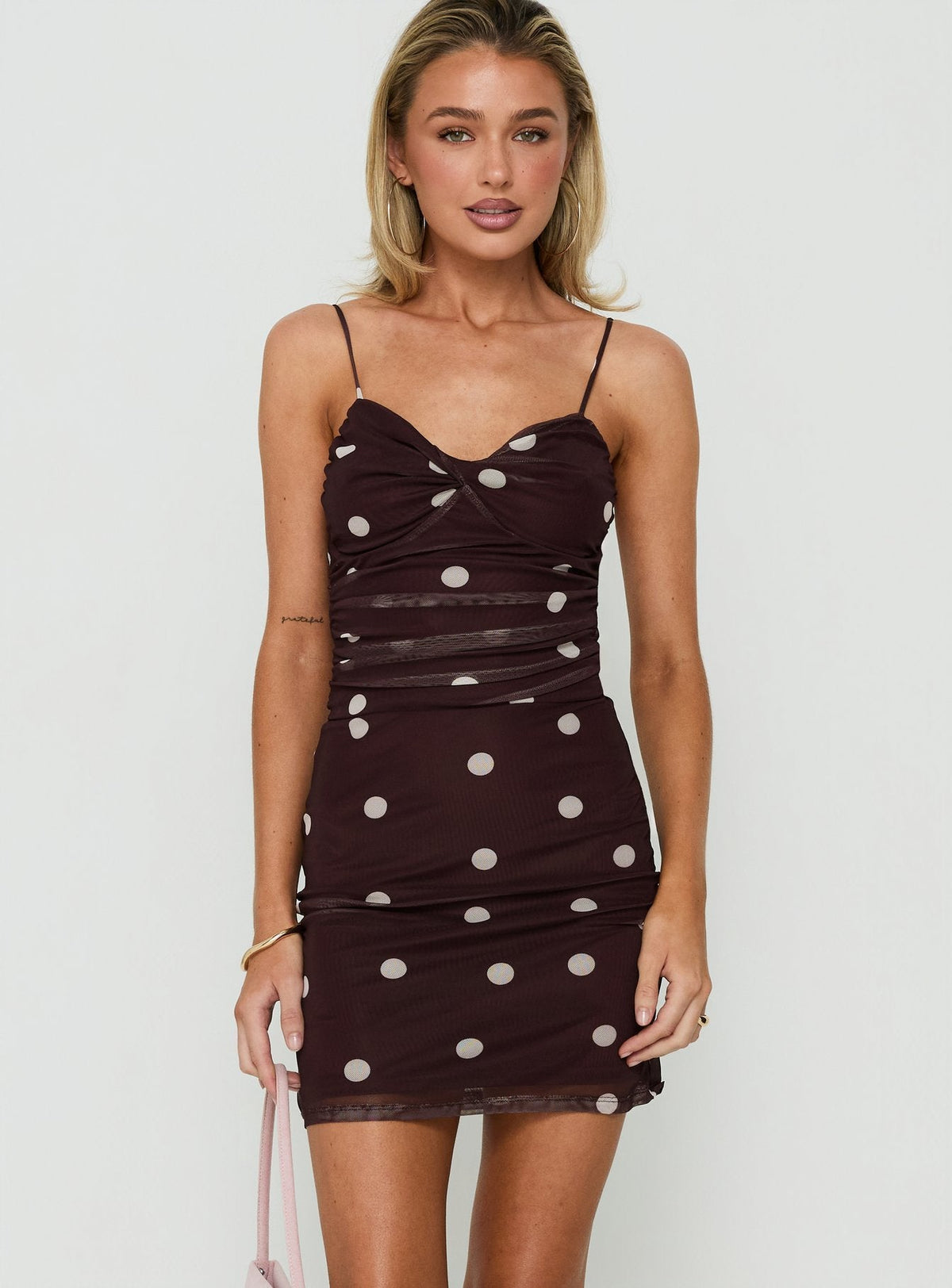 #NOVERA - Vestido Mini Edesia Chocolate de Lunares Fruncido -