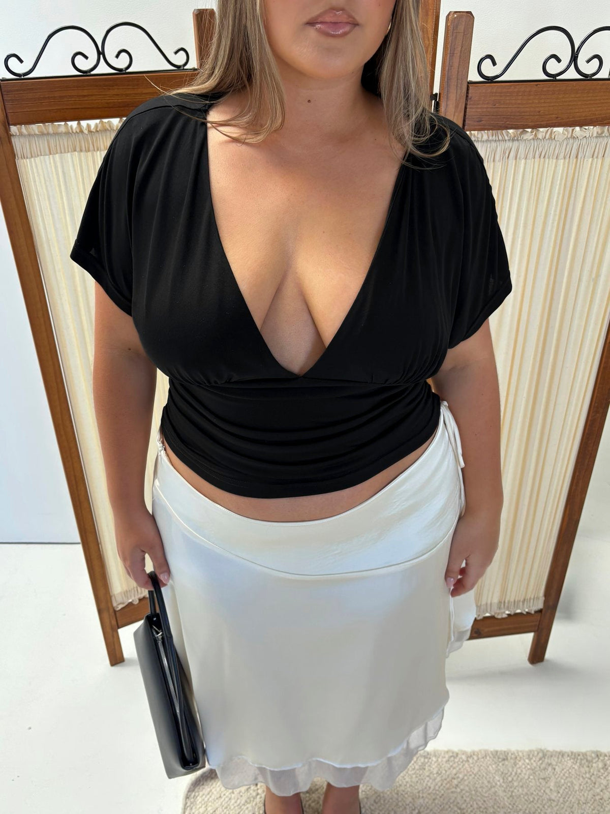 #NOVERA - Top Mattey Negro Ajustado con Cuello en V Talla Grande -
