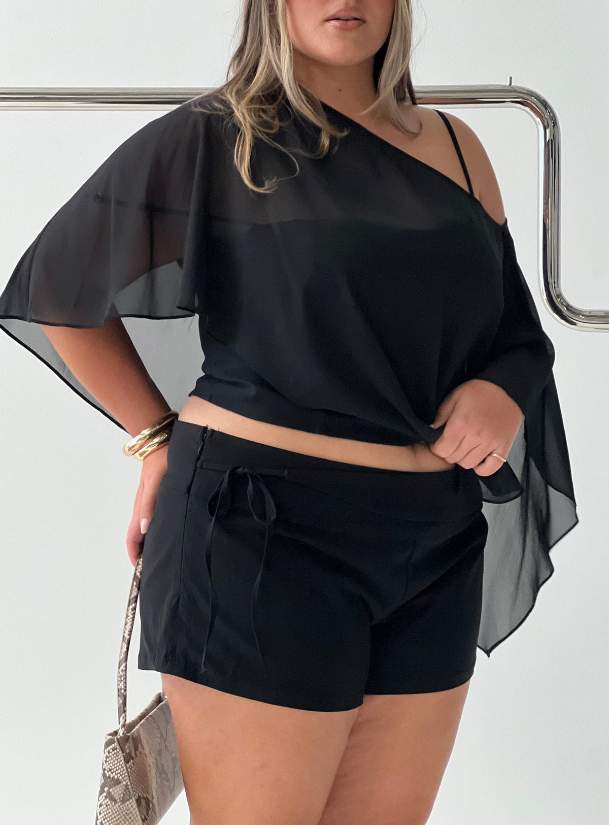 #NOVERA - Shorts Senzo Negros Cruzados Talla Grande -