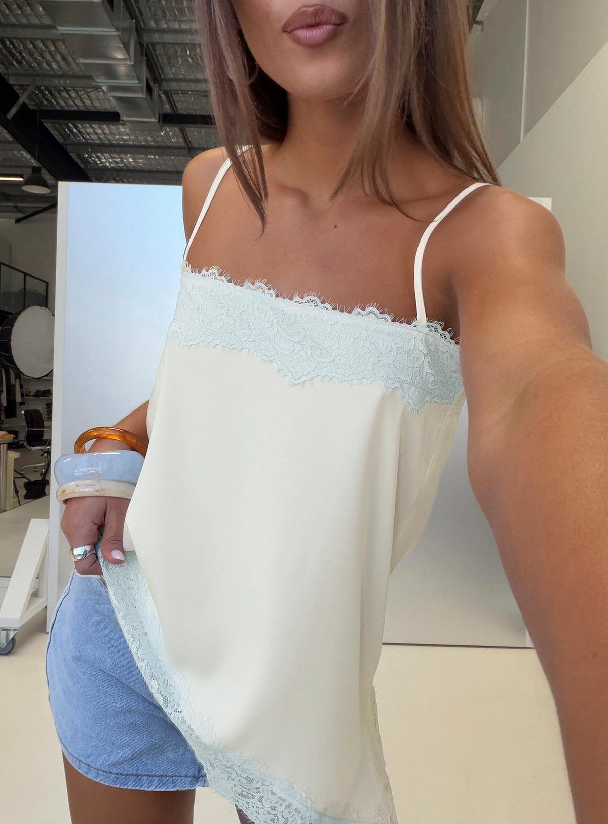 #NOVERA - Top Daesa Crema y Azul Largo de Encaje -