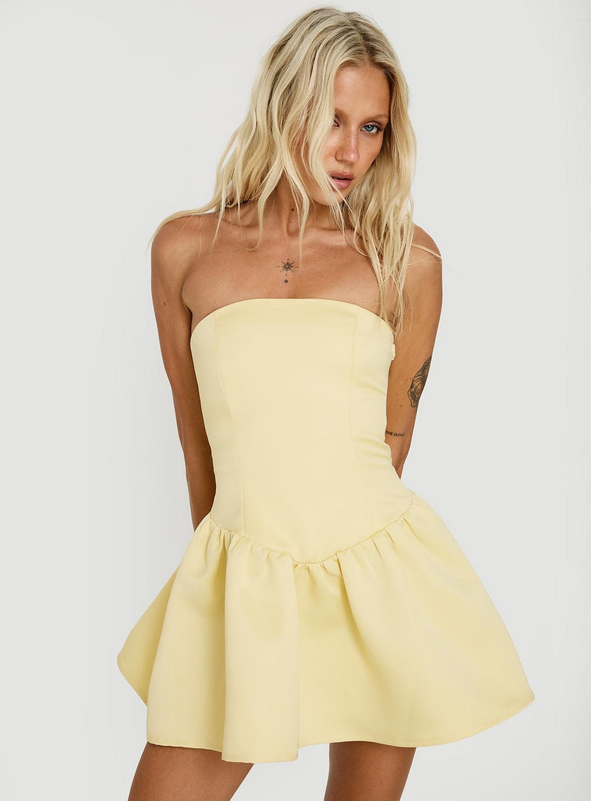 #NOVERA - Vestido Mini Candela Amarillo Palabra de Honor -