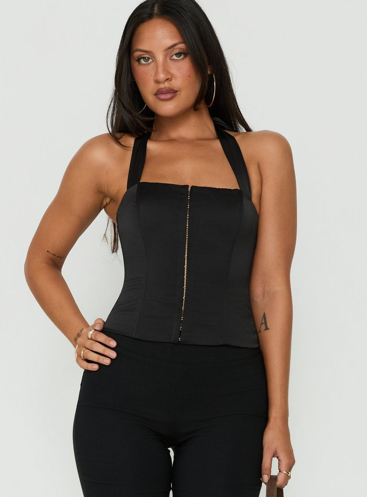 #NOVERA - Top Gabriela Negro de Satén Halter -