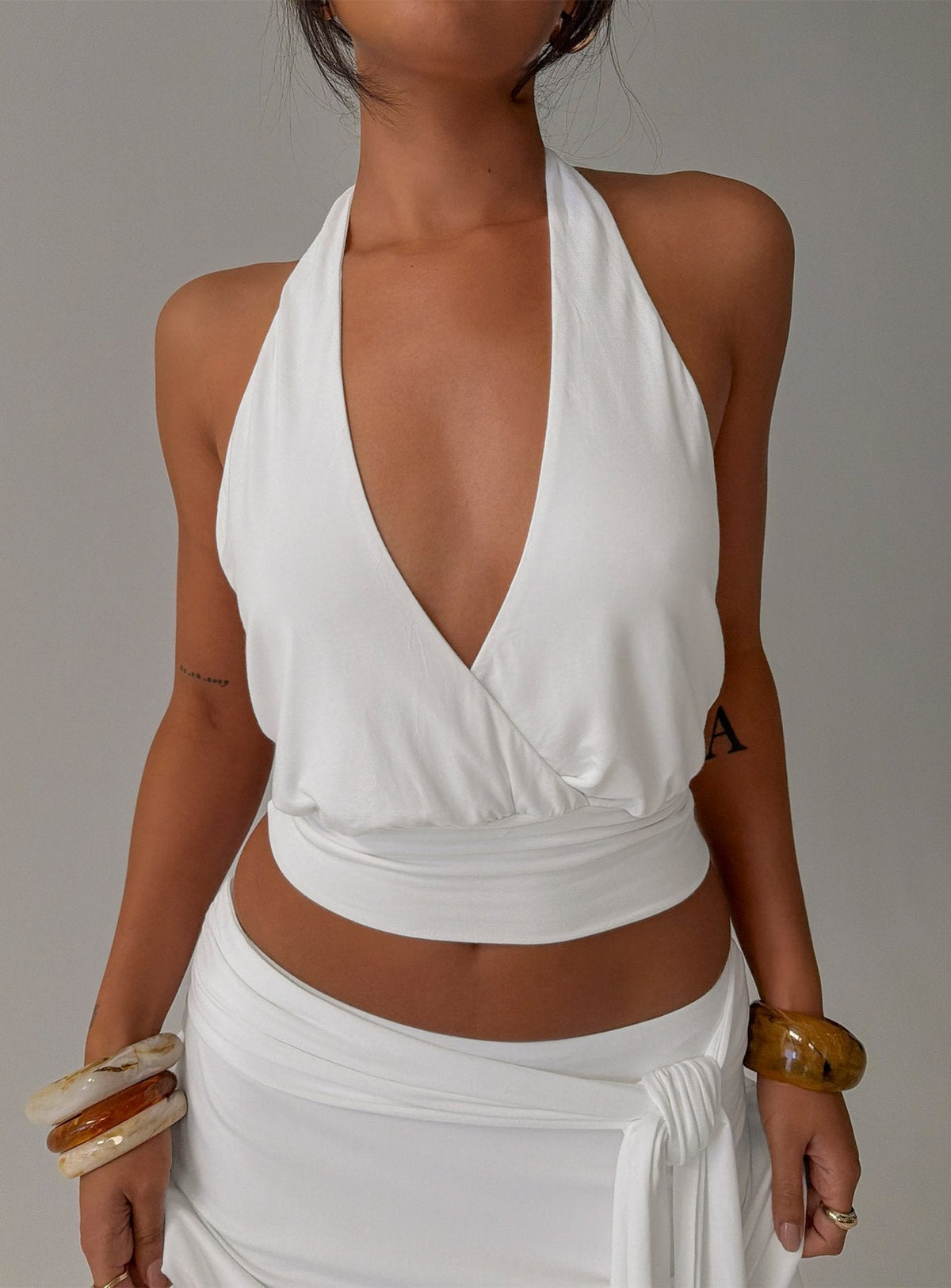 #NOVERA - Top Arabele Blanco Halter Cruzado -