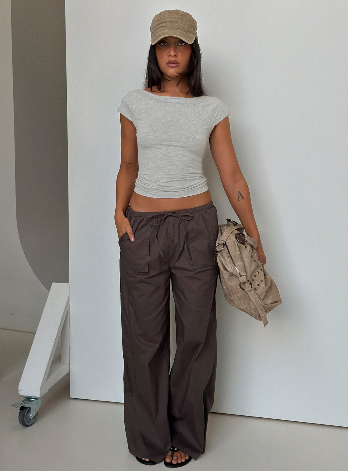 #NOVERA - Pantalón Toren Gris Antracita con Cordón de Pierna Recta -