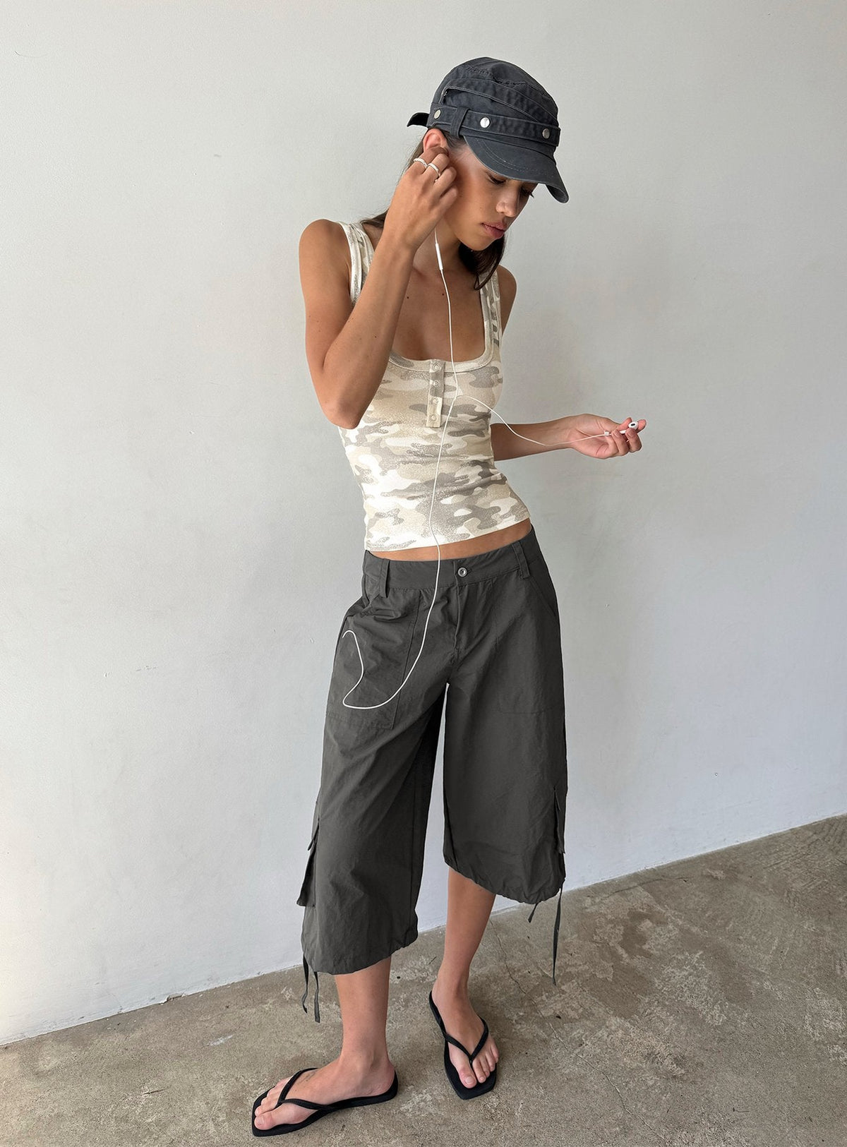 #NOVERA - Pantalón Relaxer Gris Antracita Tobillero Cargo -