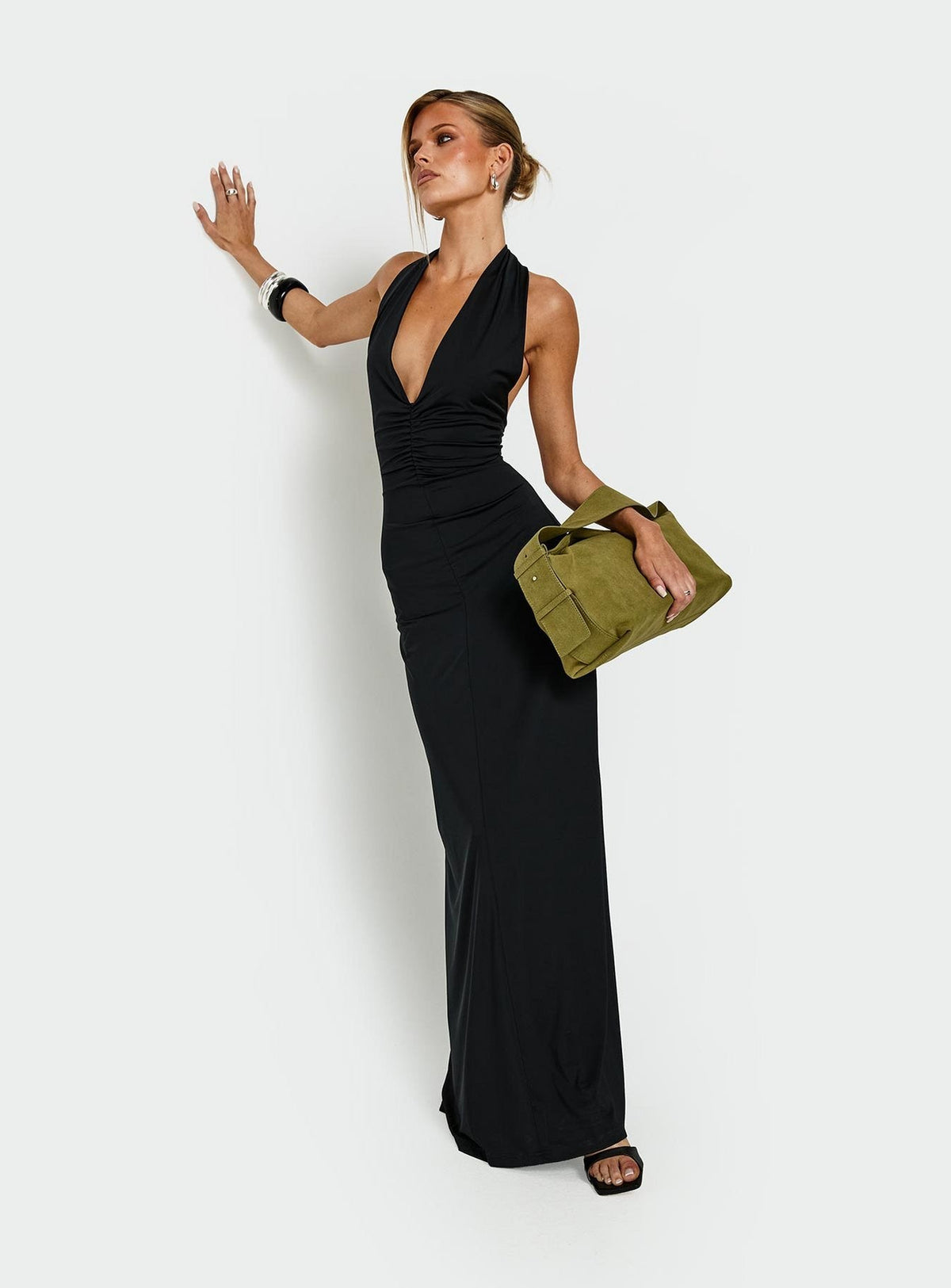 #NOVERA - Vestido Largo Mercedes Negro de Escote Profundo Halter -