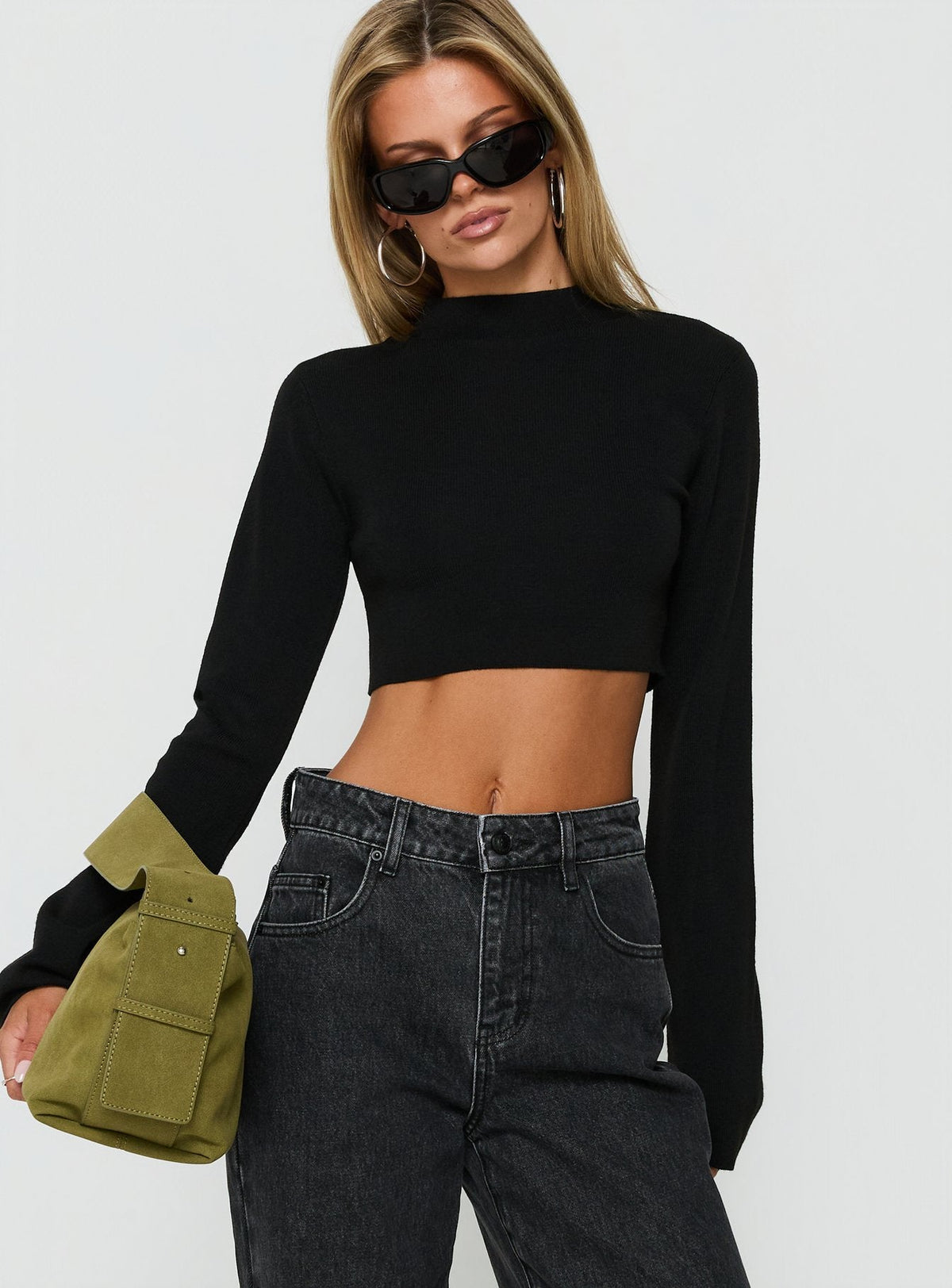 #NOVERA - Crop Top Georgily Negro de Cuello Alto de Manga Larga -