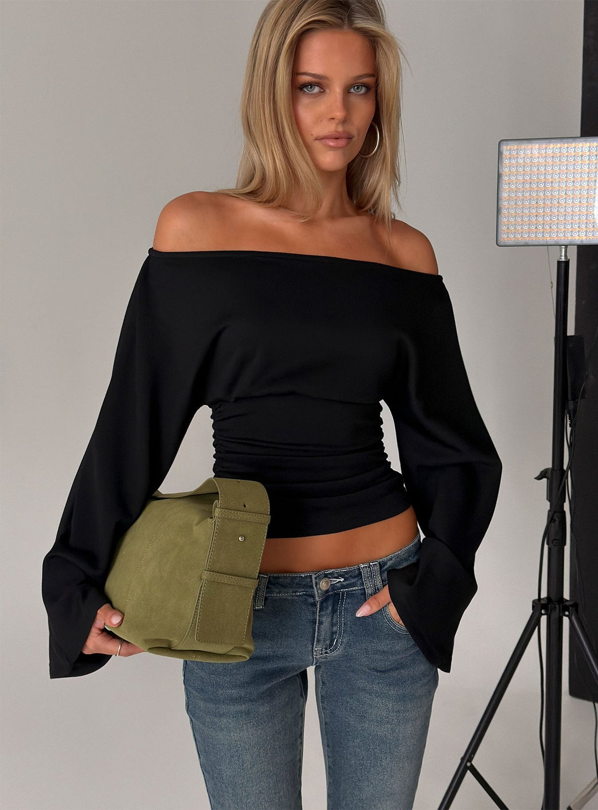 #NOVERA - Top Anastasie Negro con Hombros Descubiertos de Manga Larga -