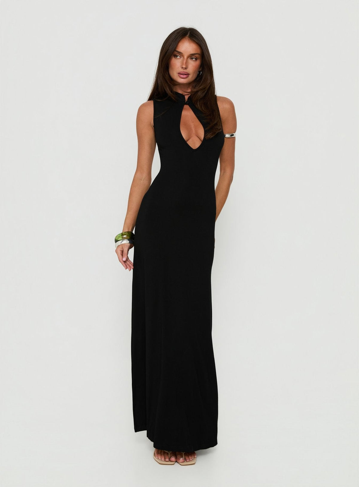 #NOVERA - Vestido Largo Ailany Negro con Abertura Espalda Descubierta -