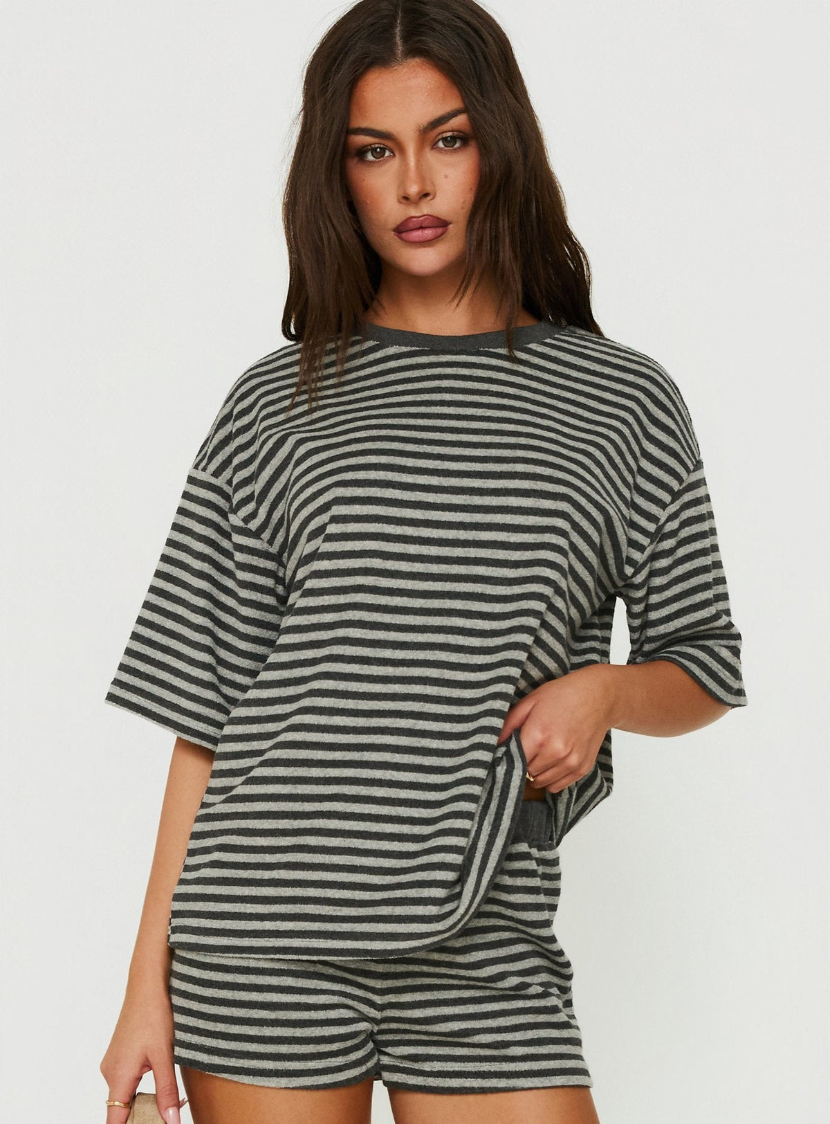 #NOVERA - Camiseta Selvina Gris de Rayas Oversize -