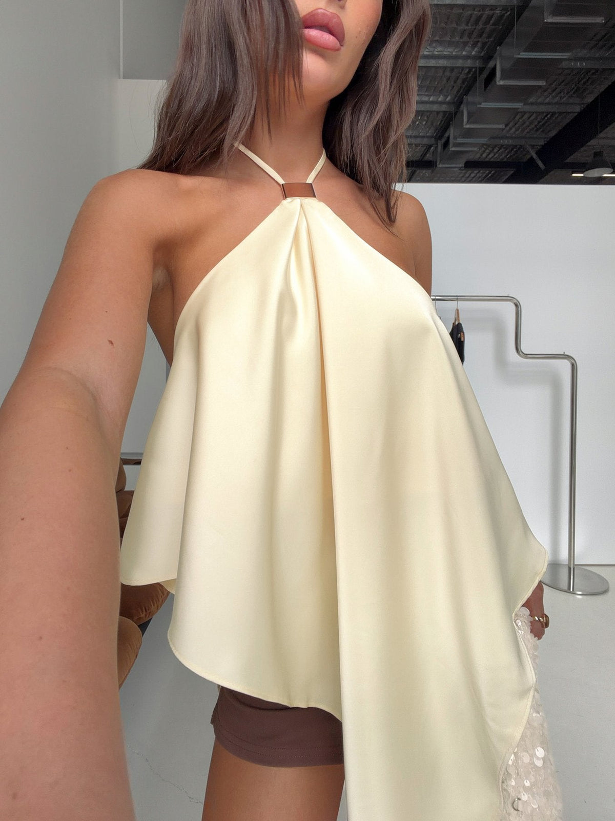 #NOVERA - Top Lisada Limón Halter Asimétrico -