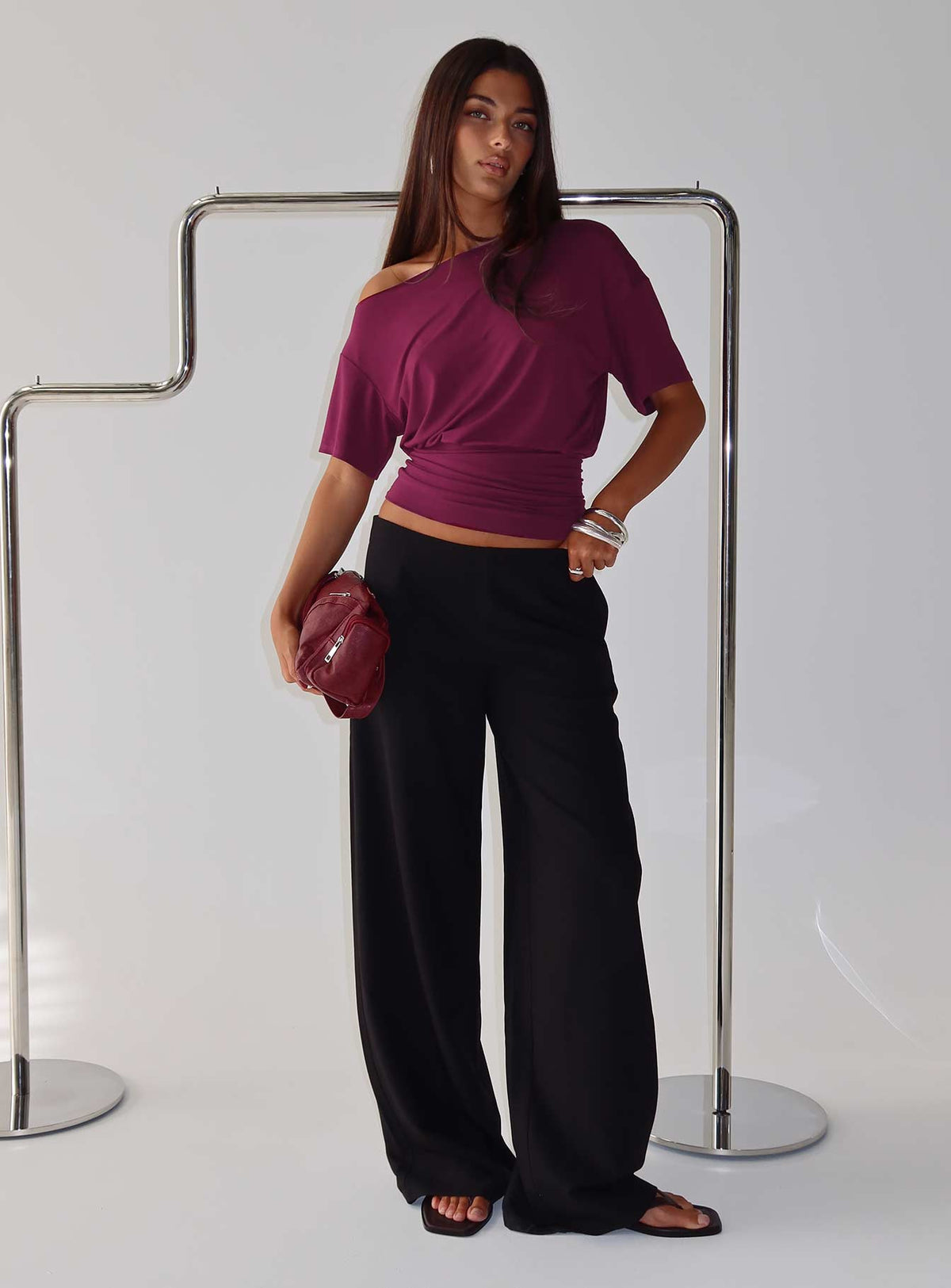 #NOVERA - Pantalón Khane Negro de Tiro Bajo de Pierna Ancha -