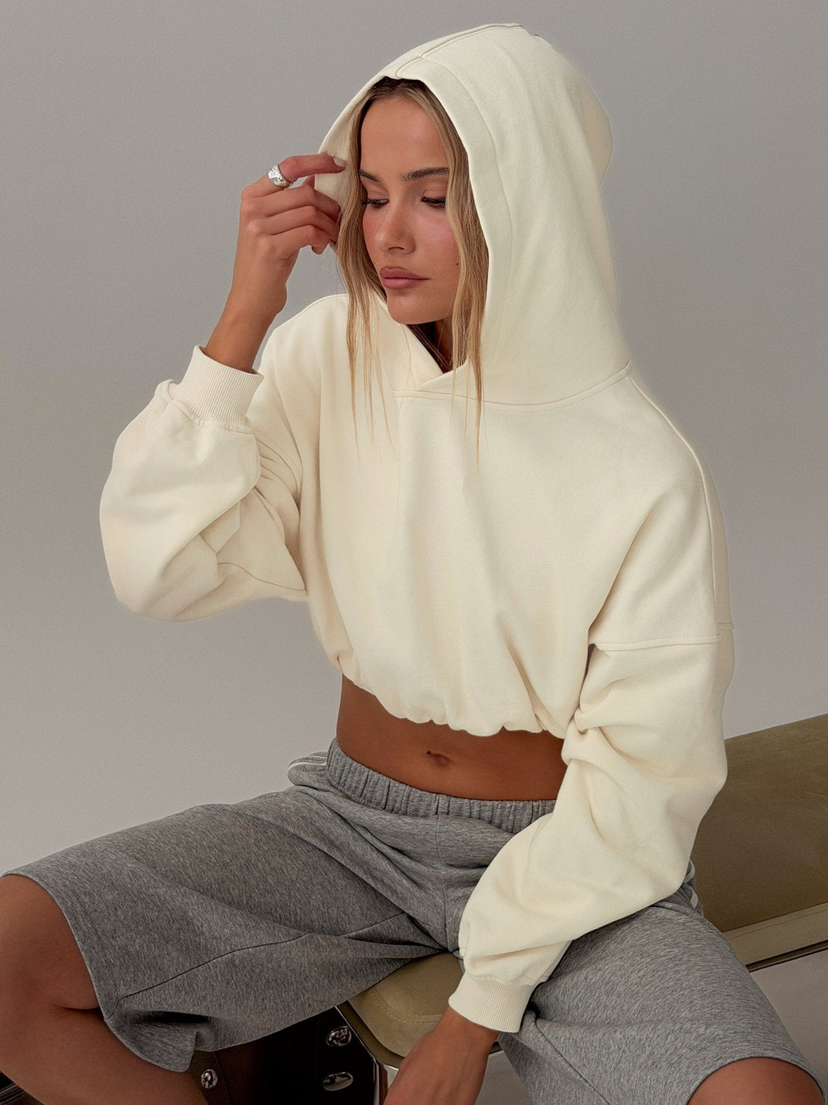 #NOVERA - Sudadera con Capucha Mayse Crema Crop -