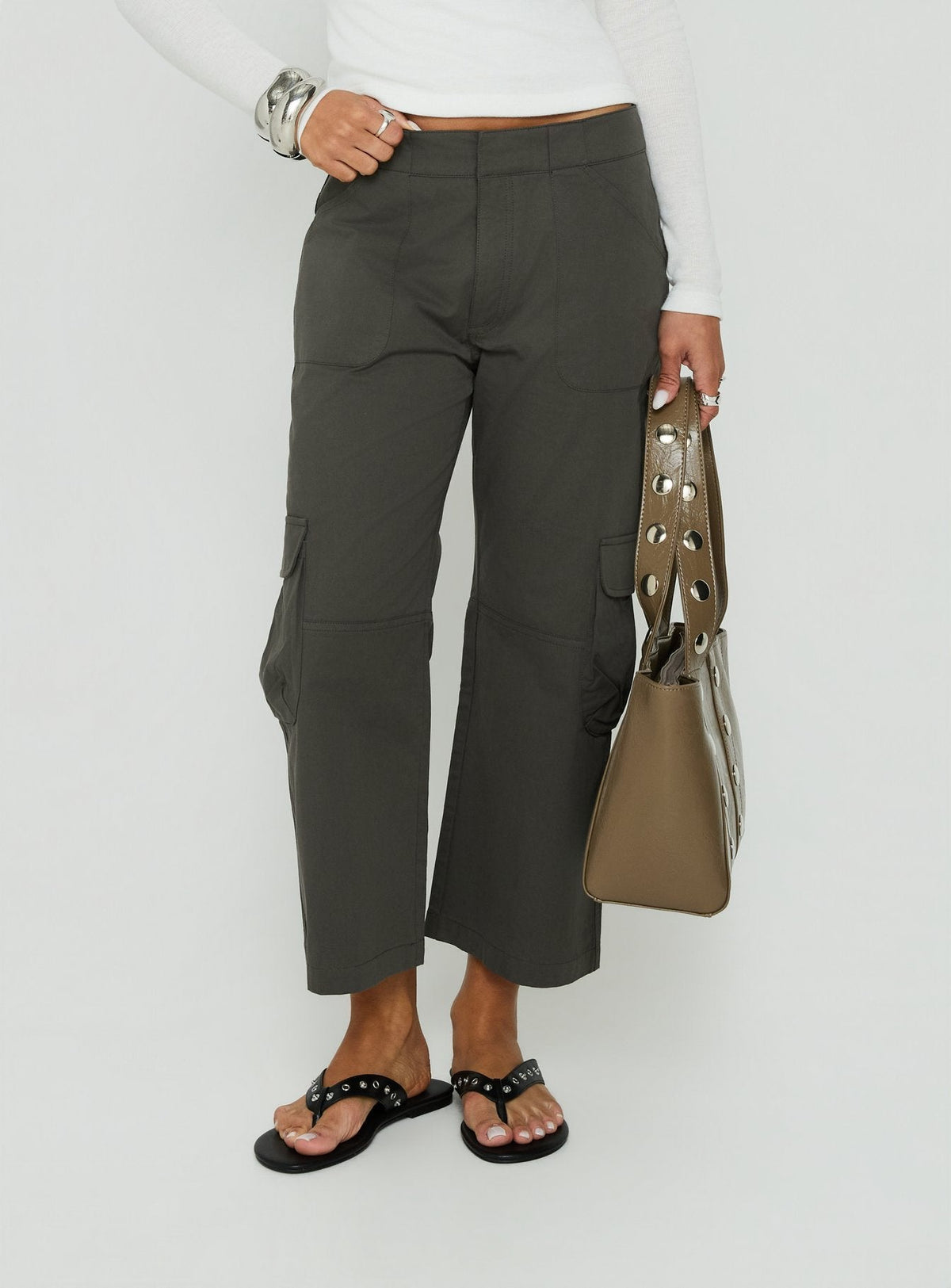 #NOVERA - Pantalón Indee Gris Antracita Crop Cargo -