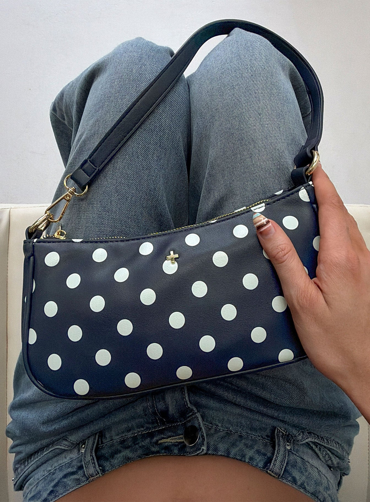 #NOVERA - Bolso Peta Piper Azul Marino de Lunares -