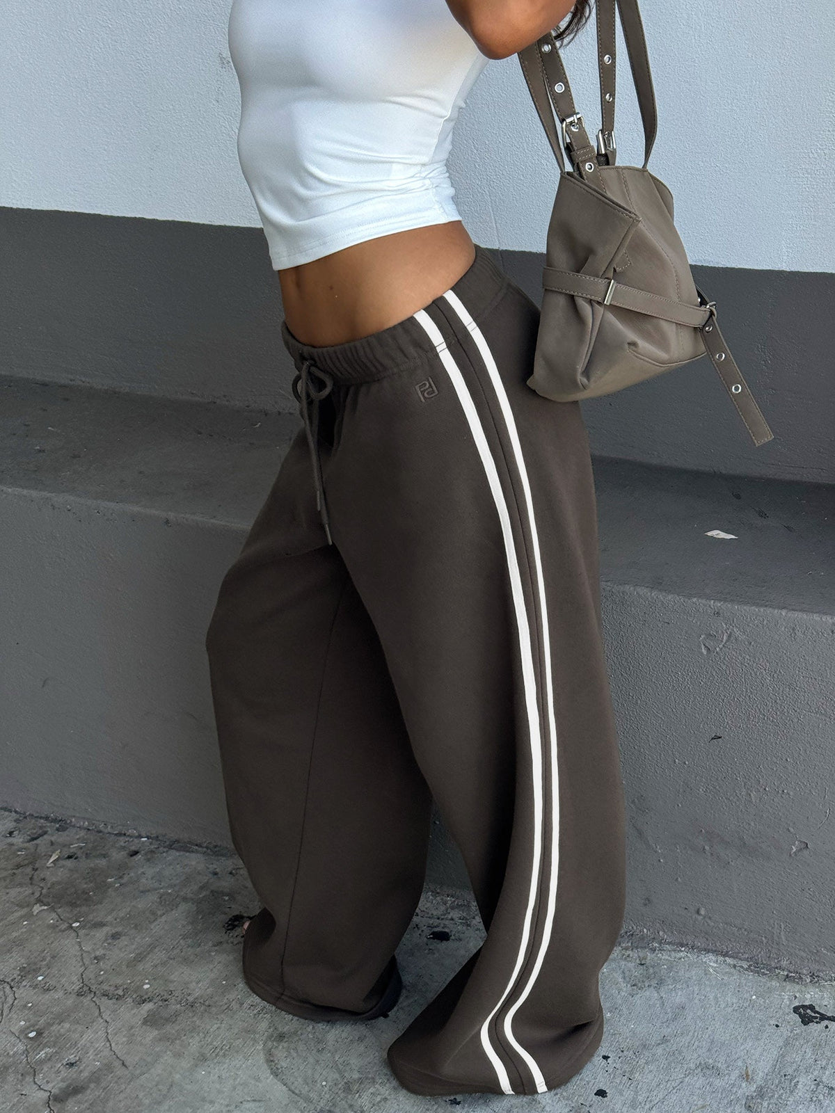 #NOVERA - Pantalón de Chándal Kennah Gris Hierro de Pierna Ancha -
