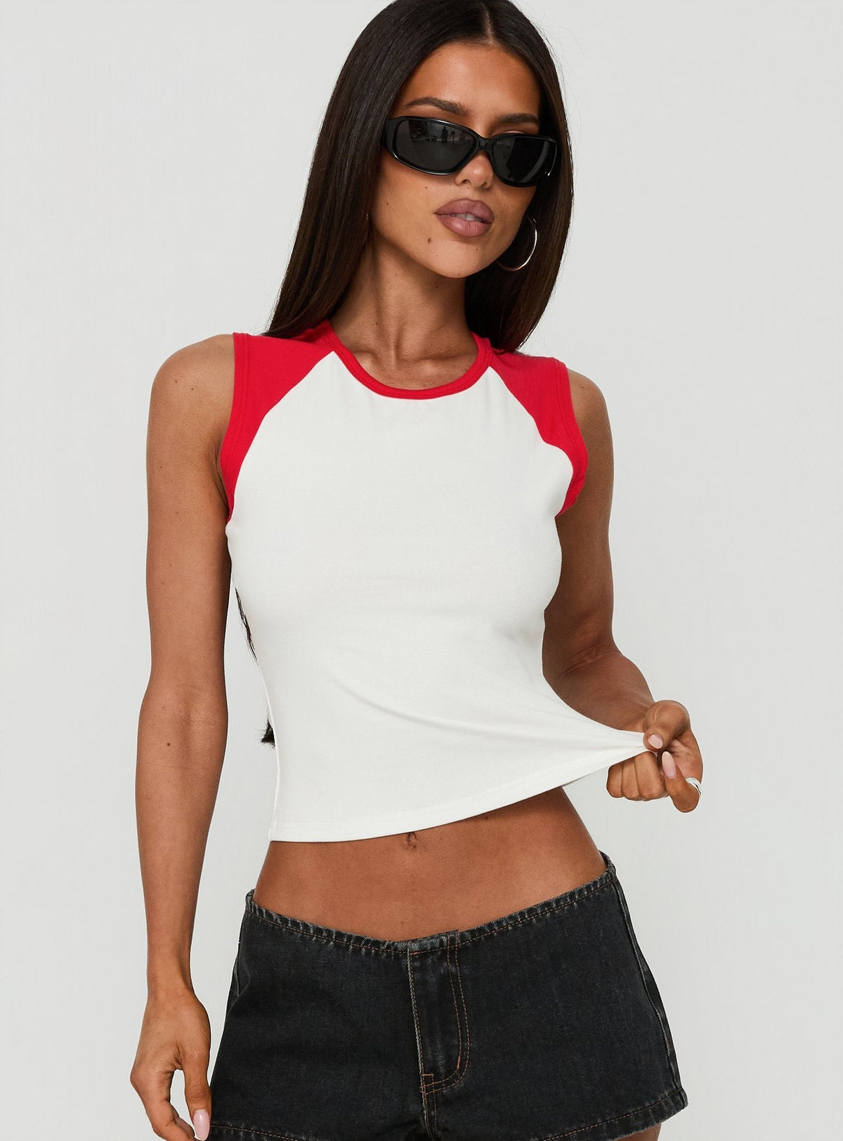 #NOVERA - Camiseta de Tirantes Meaddow Blanca y Roja Raglan -