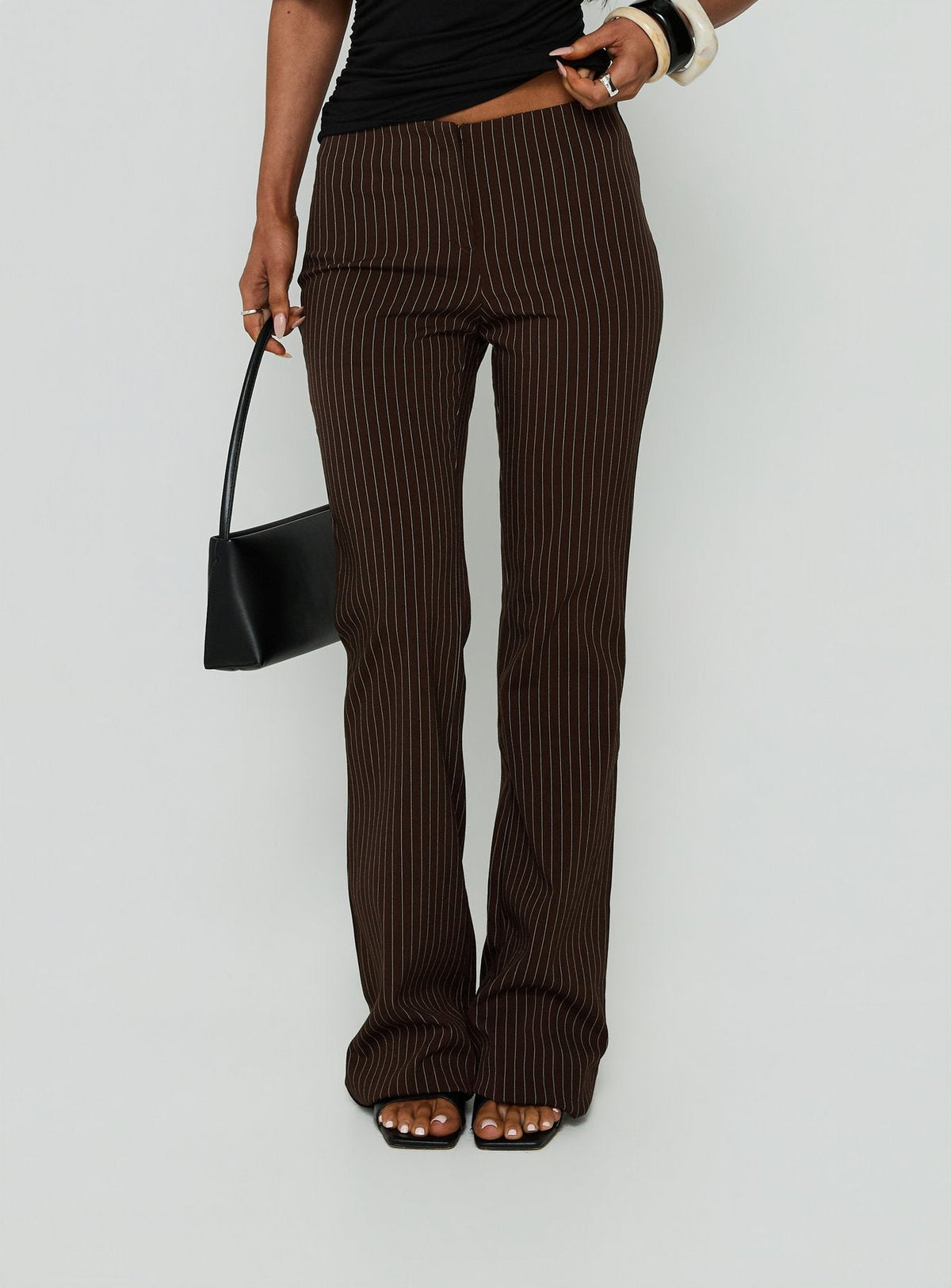 #NOVERA - Pantalón Kinkirk Chocolate de Raya Diplomática Acampanado -