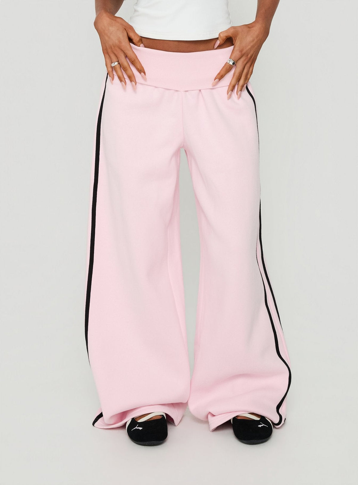 #NOVERA - Pantalón de Chándal Lockie Rosa y Negro con Cintura Doblada Baggy -