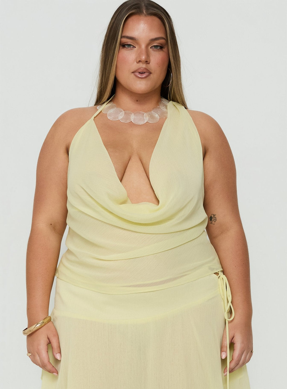 #NOVERA - Top Evaleine Amarillo Pastel de Gasa con Cuello Drapeado Talla Grande -