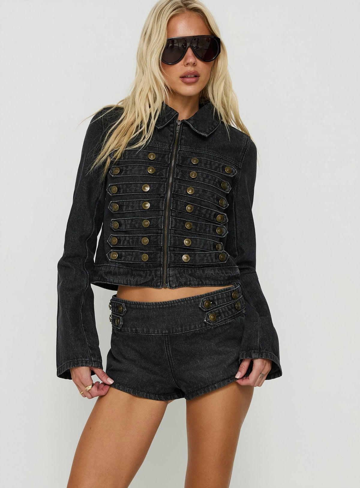 #NOVERA - Shorts Abellah Negros Lavados Denim Micro -