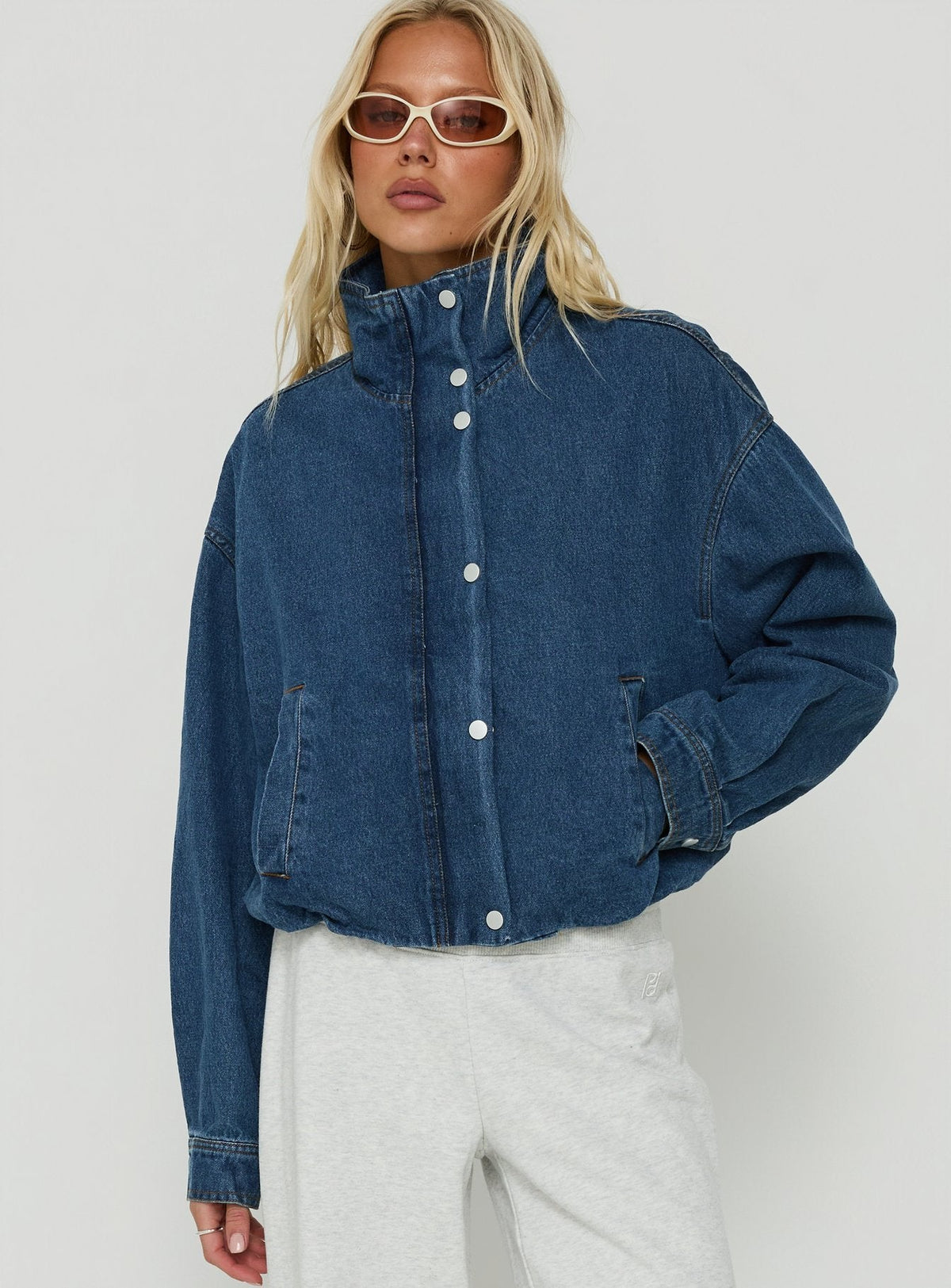 #NOVERA - Chaqueta Soja Azul Medio Lavado Denim de Cuello Alto -