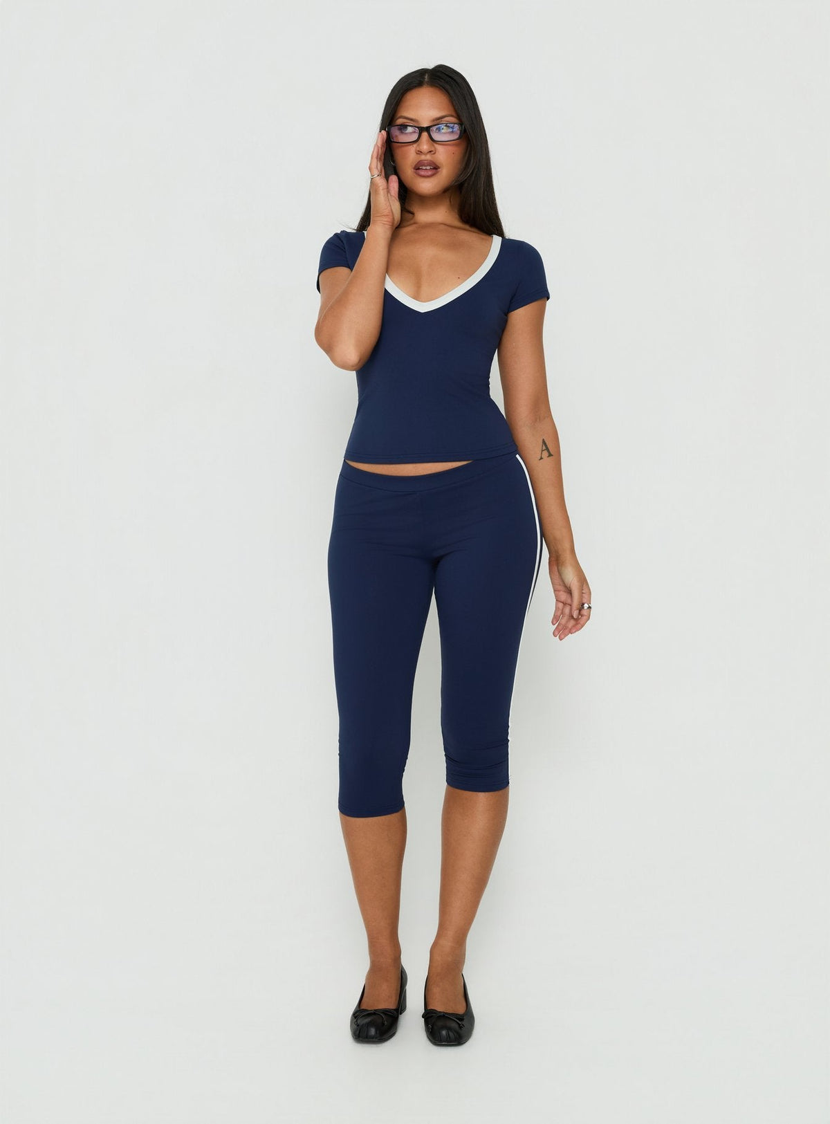 #NOVERA - Pantalón Capri Rowanna Azul Marino y Crema Deportivo -