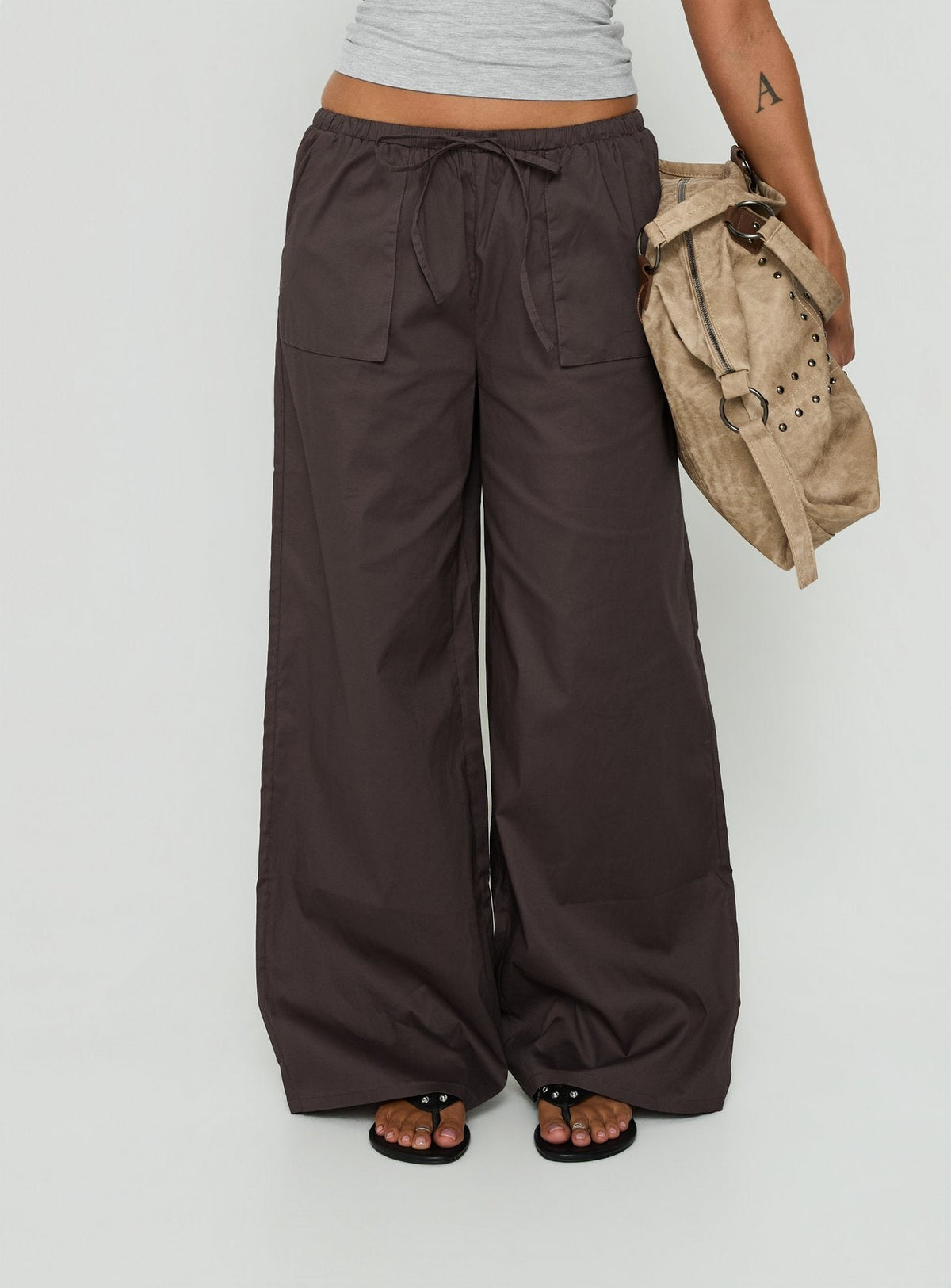 #NOVERA - Pantalón Toren Gris Antracita con Cordón de Pierna Recta -