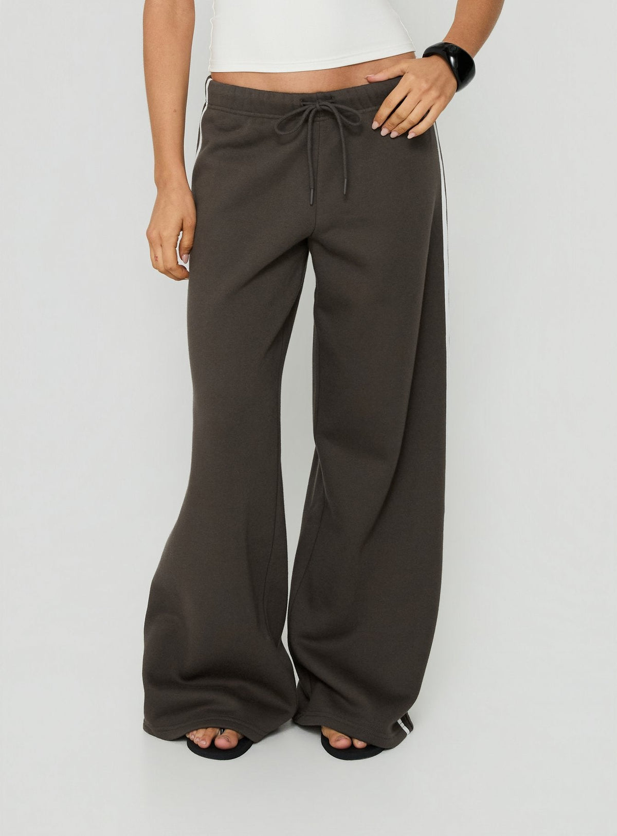 #NOVERA - Pantalón de Chándal Kennah Gris Hierro de Pierna Ancha -