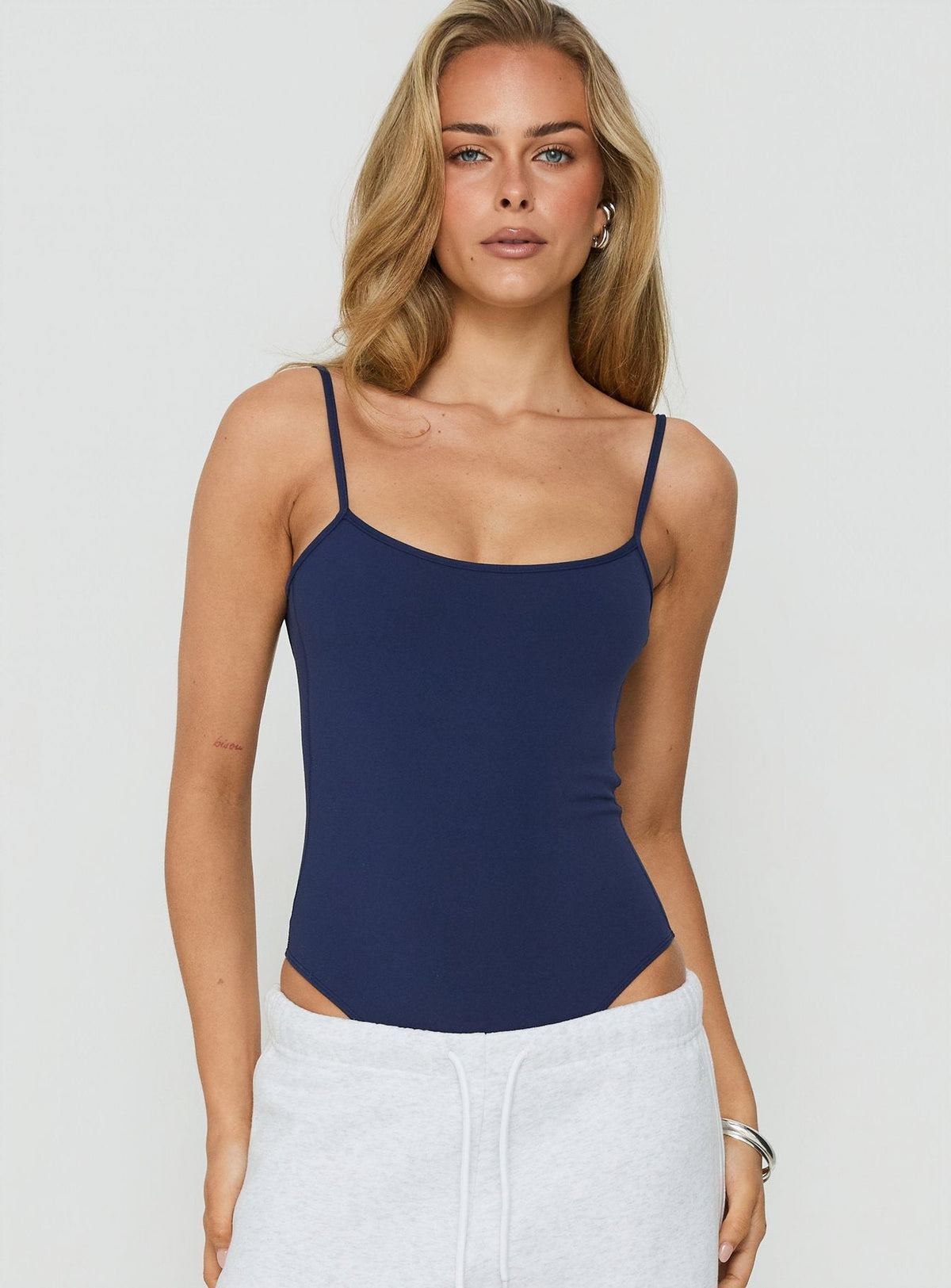 #NOVERA - Body Define Azul Marino de Tirante Fino -