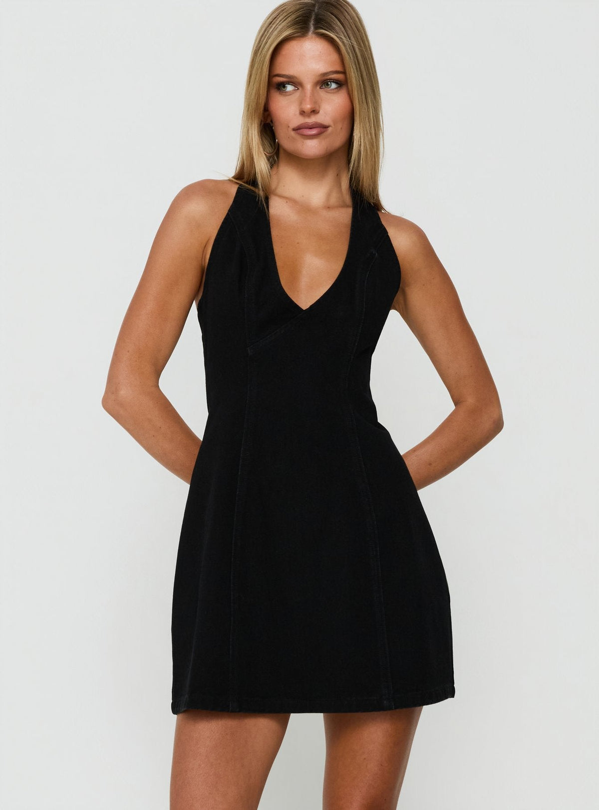 #NOVERA - Vestido Mini Noelia Negro Denim Denim Halter -