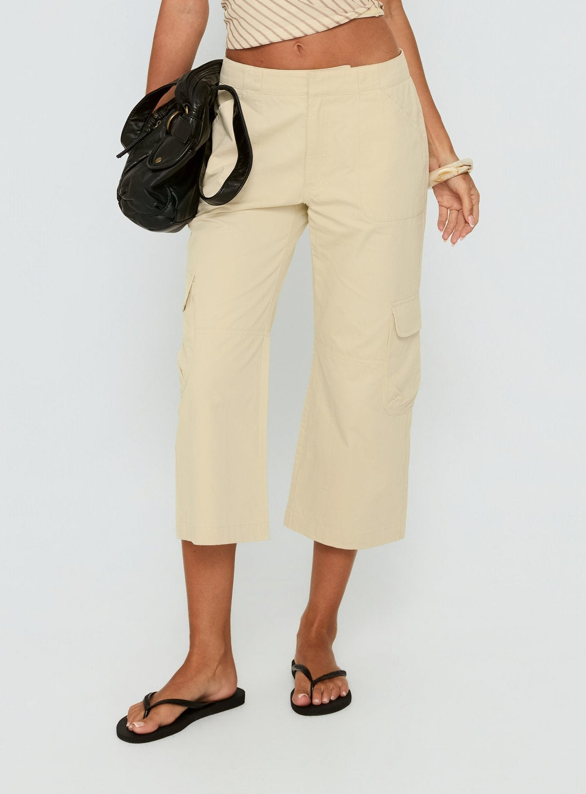 #NOVERA - Pantalón Indee Beige Crop Cargo -