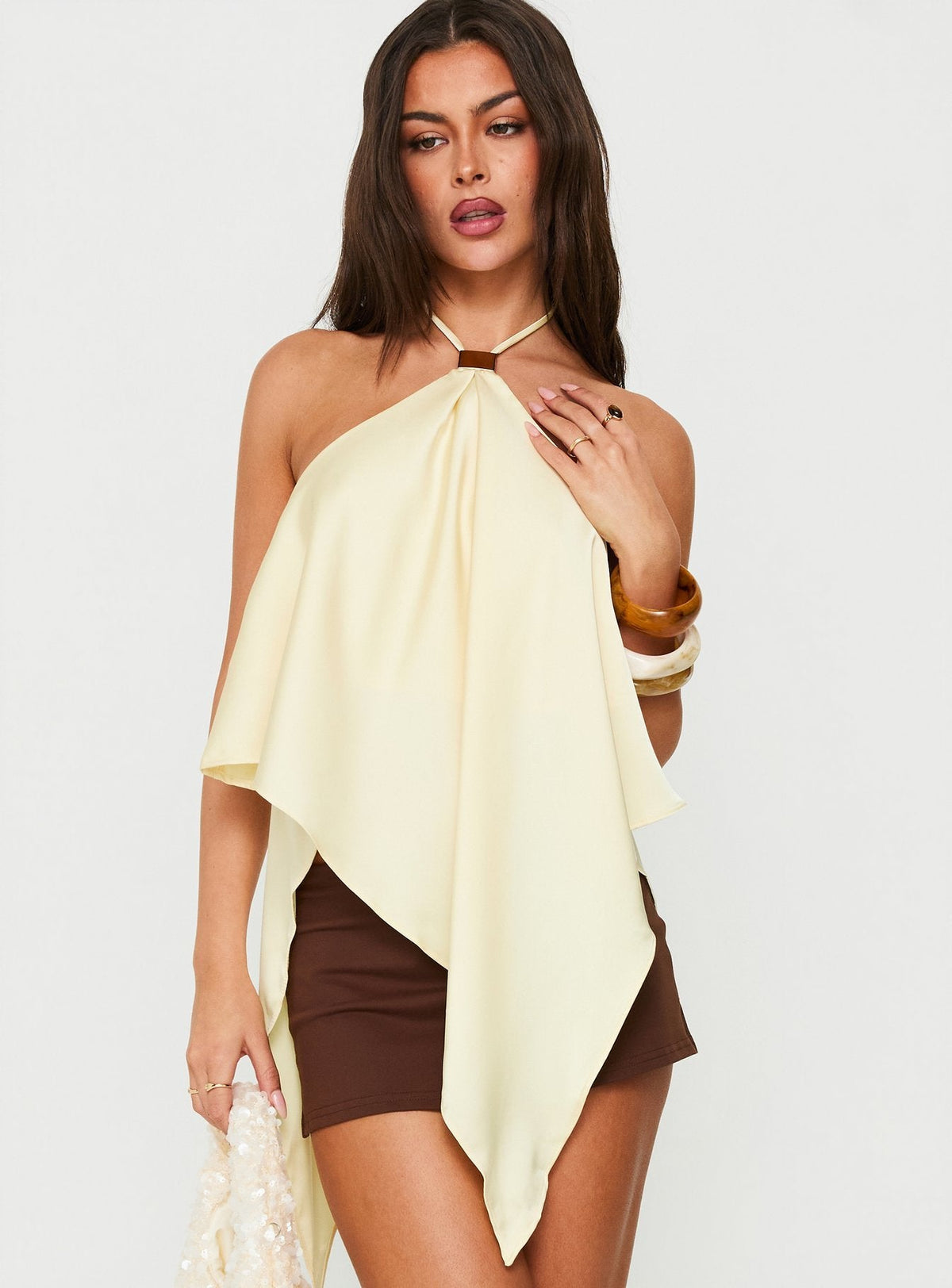 #NOVERA - Top Lisada Limón Halter Asimétrico -