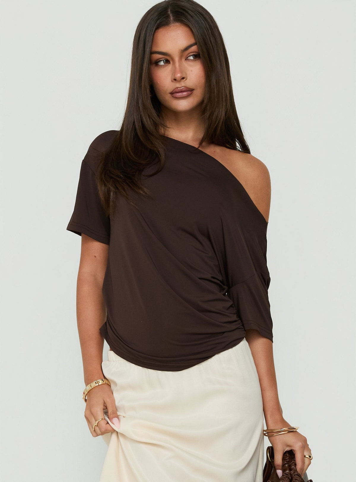 #NOVERA - Camiseta Wildlands Chocolate con Hombros Descubiertos -
