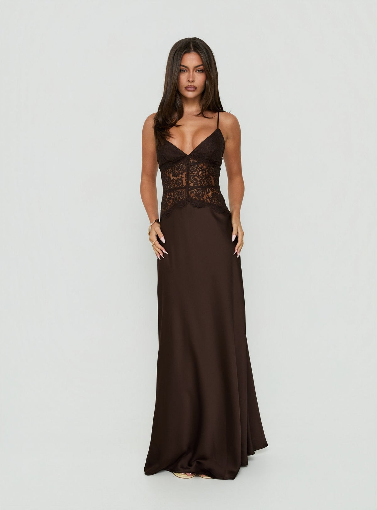 #NOVERA - Vestido Largo Kylenn Chocolate de Encaje de Satén -