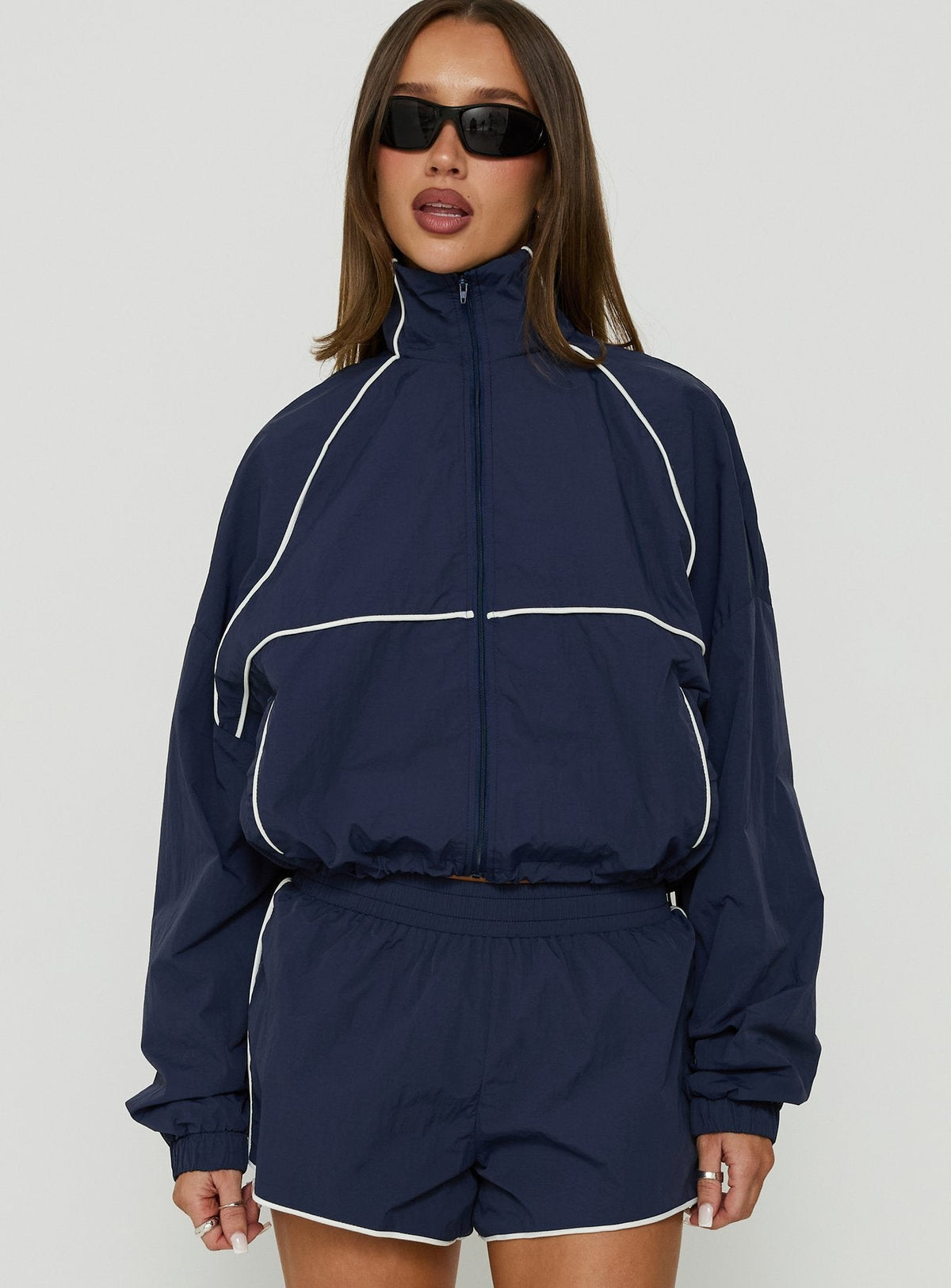 #NOVERA - Chaqueta Shayyla Azul Marino y Blanca de Cuello Alto -