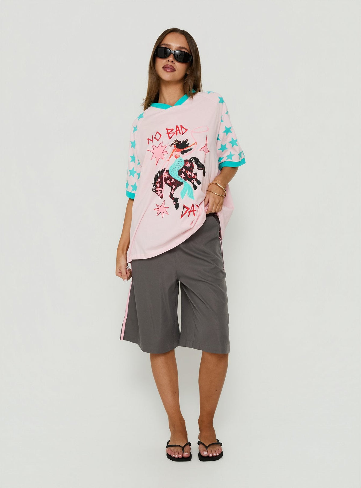 #NOVERA - Camiseta No Rosa y Multicolor Oversize Estampada -