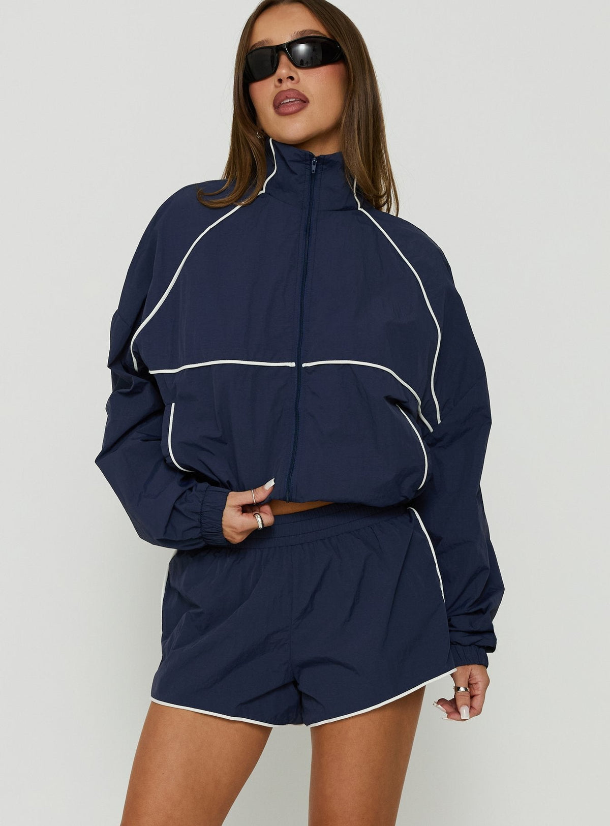 #NOVERA - Shorts Shayyla Azul Marino y Blancos de Tiro Medio -