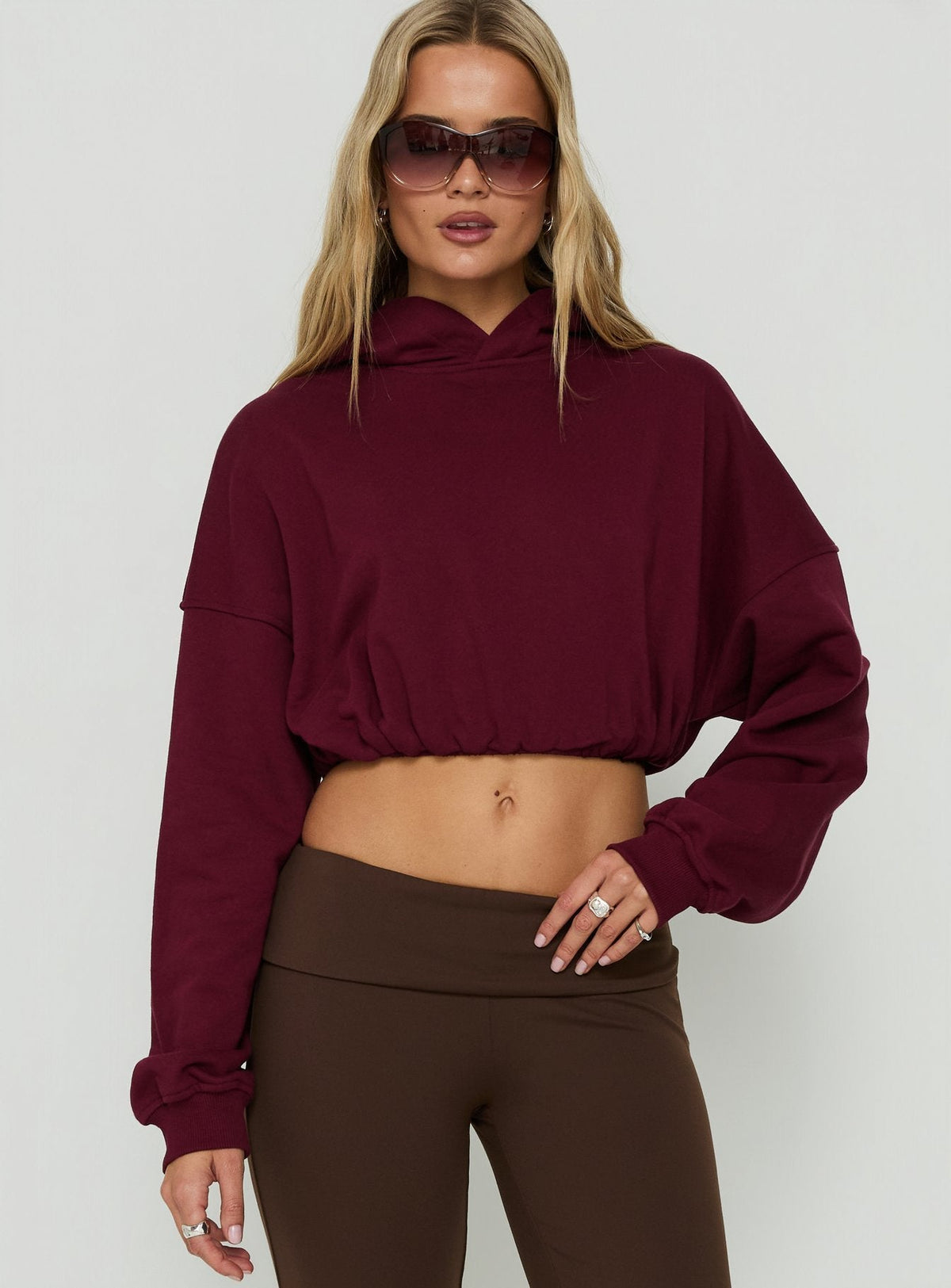 #NOVERA - Sudadera con Capucha Mayse Cereza Crop -