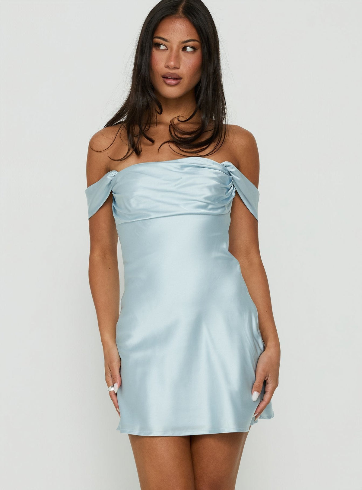 #NOVERA - Vestido Mini Zabbarra Azul de Satén con Hombros Descubiertos -