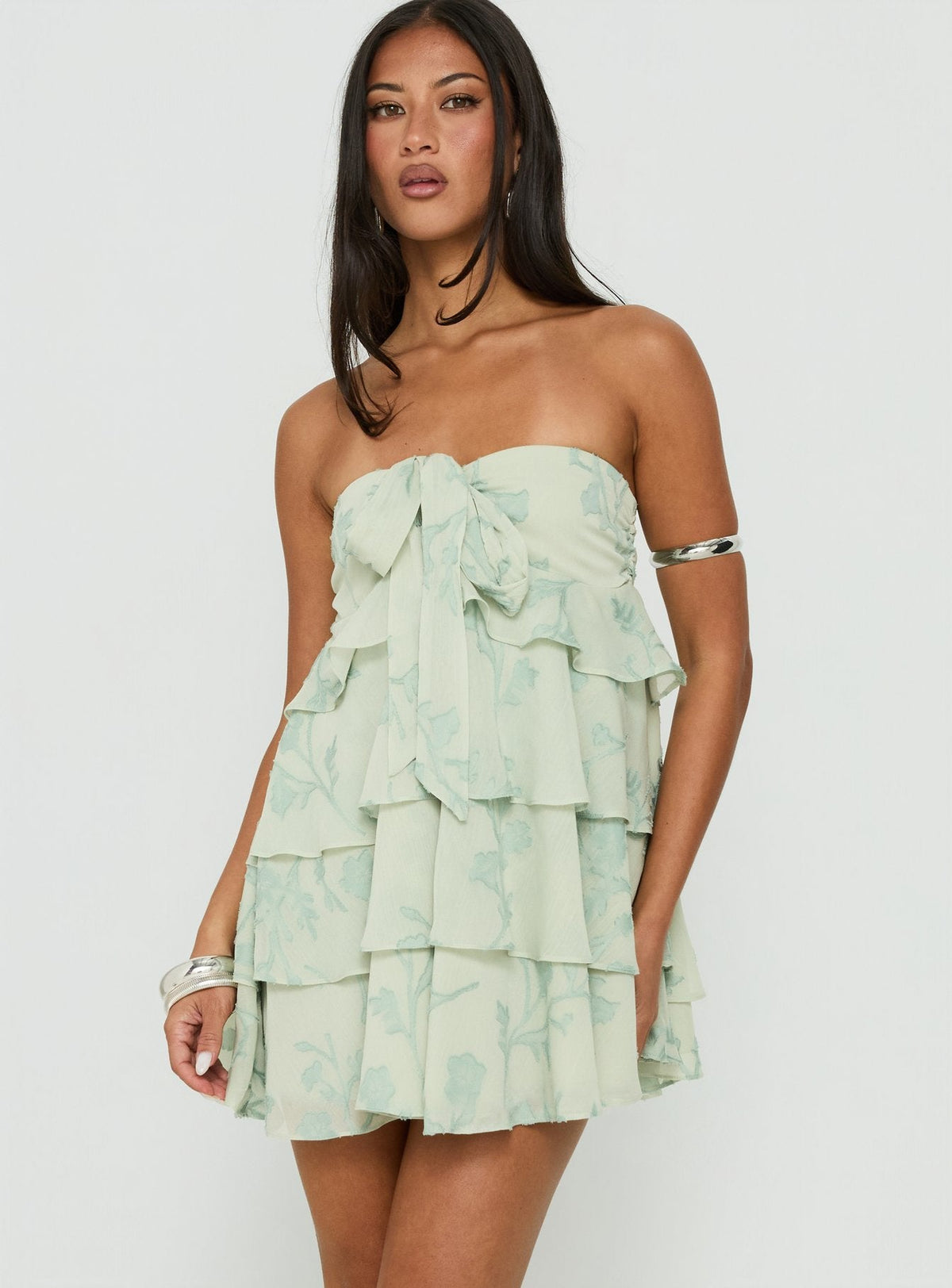 #NOVERA - Vestido Mini Kalari Verde Suave Palabra de Honor de Capas -