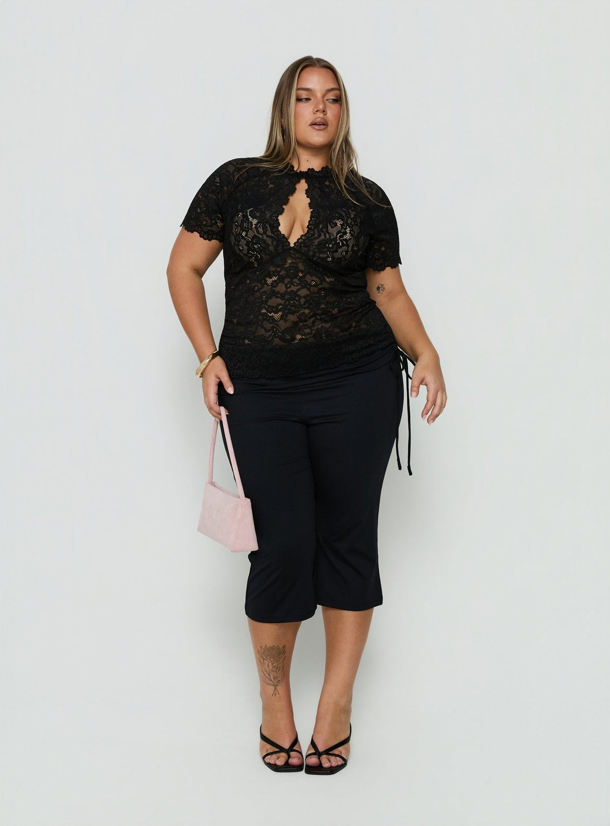 #NOVERA - Top Quinbie Negro de Encaje de Manga Corta Talla Grande -