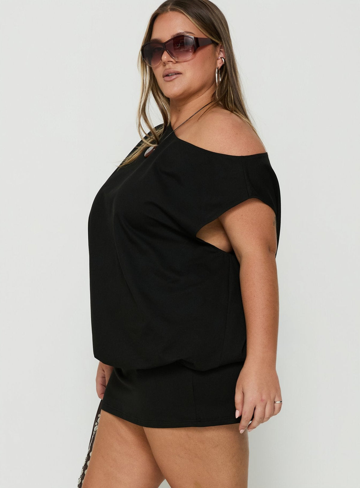 #NOVERA - Vestido Mini Ellah Negro Asimétrico Talla Grande -