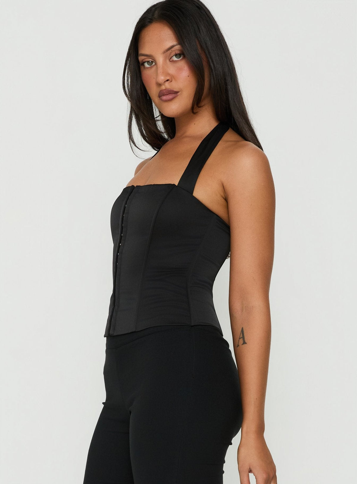 #NOVERA - Top Gabriela Negro de Satén Halter -