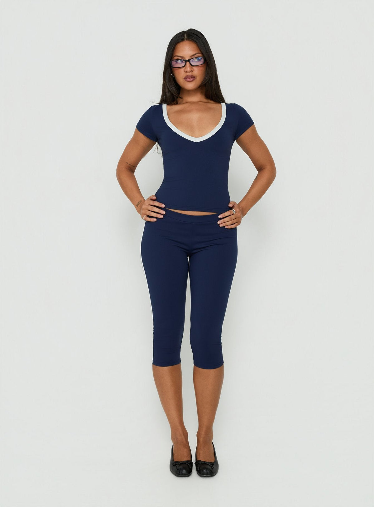 #NOVERA - Pantalón Capri Rowanna Azul Marino y Crema Deportivo -