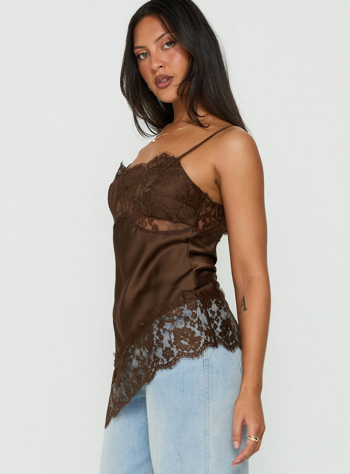 #NOVERA - Top Cleosa Chocolate Asimétrico de Encaje -