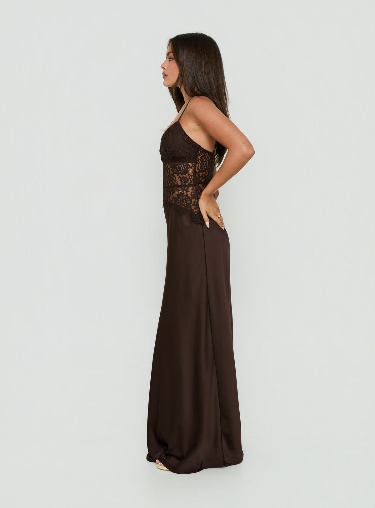#NOVERA - Vestido Largo Kylenn Chocolate de Encaje de Satén -
