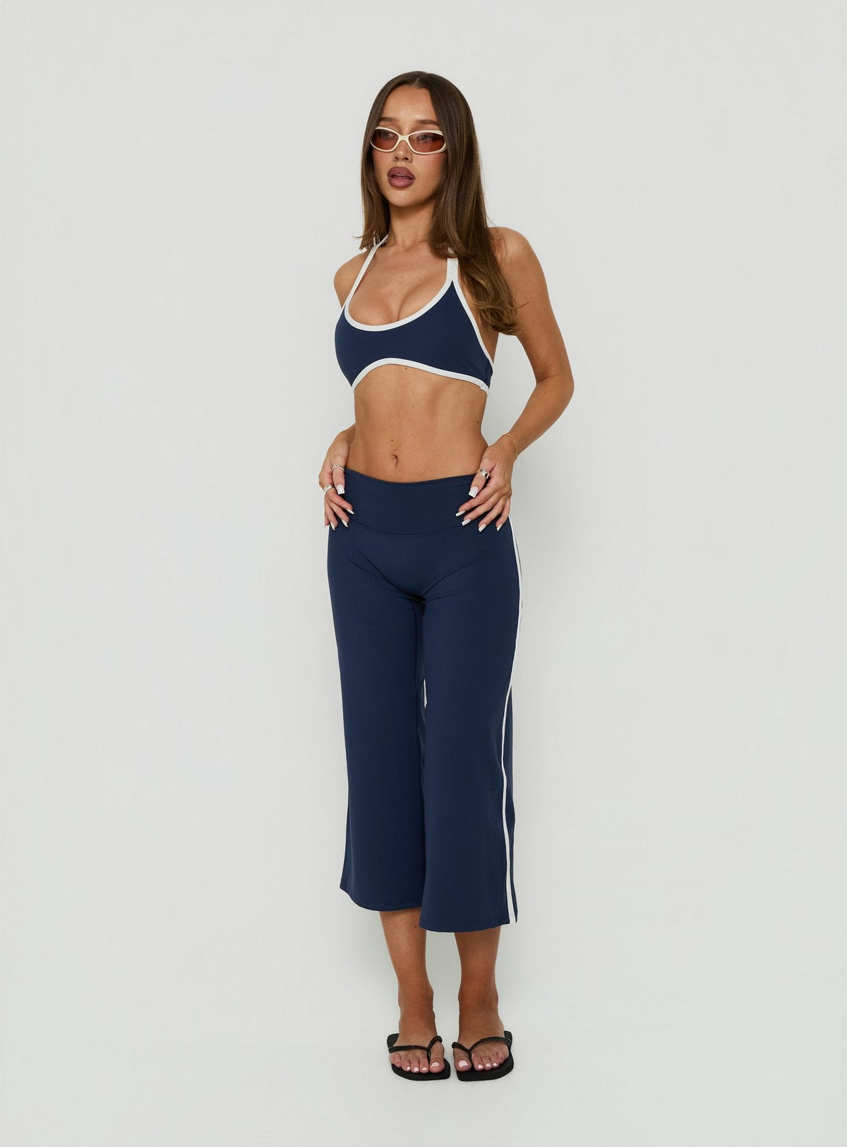 #NOVERA - Crop Top Luma Azul Marino y Blanco Halter -