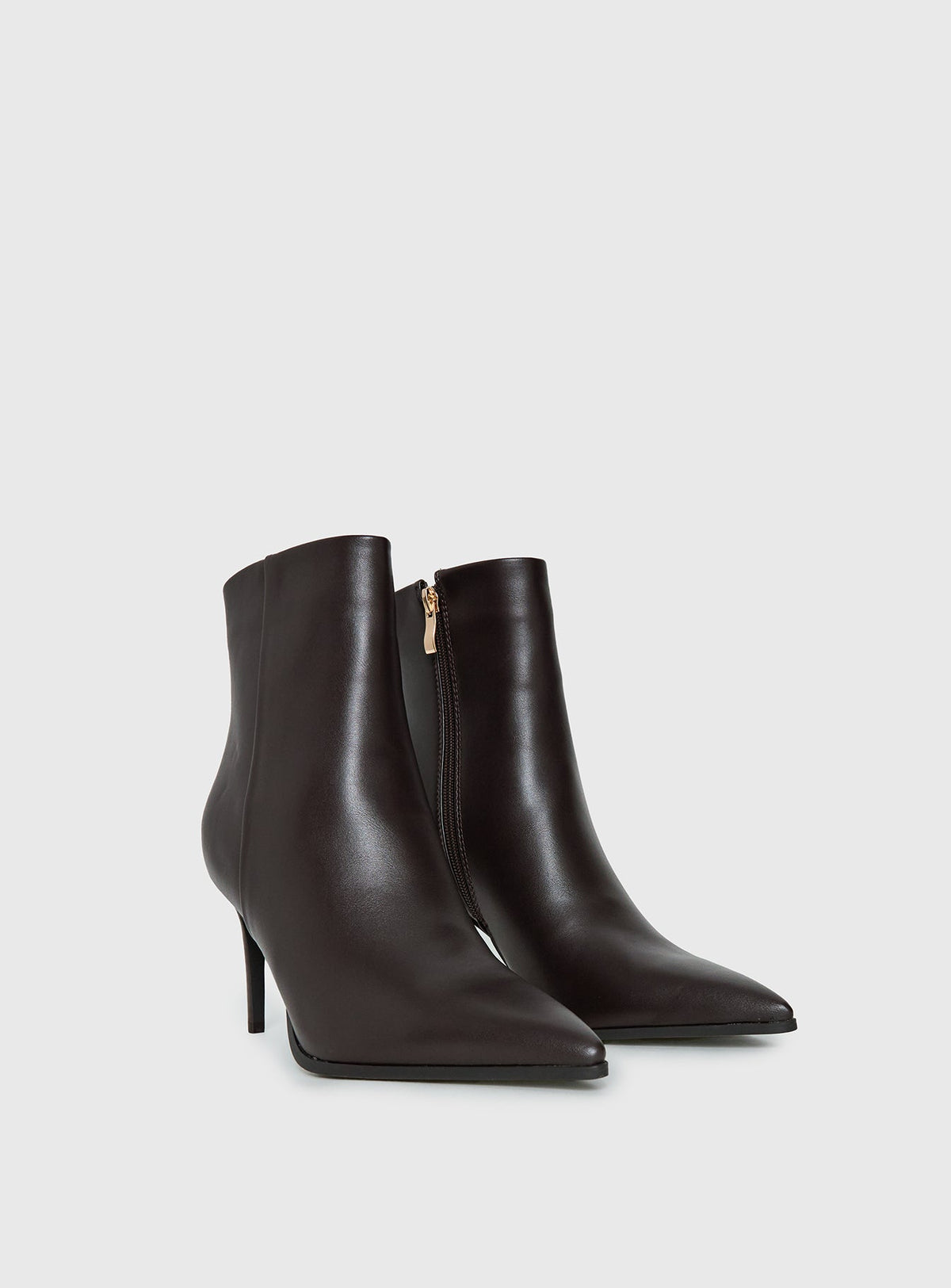 #NOVERA - Botas Billini Yordan Oscuras de Punta -